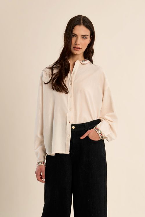 Chemise brodée à fleurs
