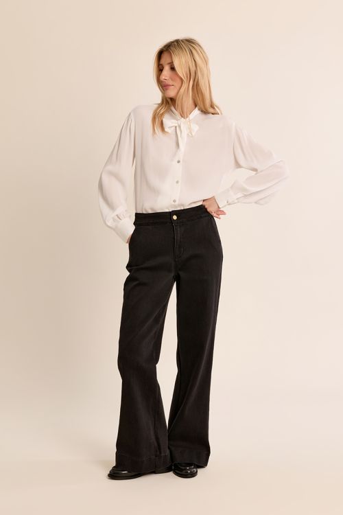 Pantalón vaquero acampanado