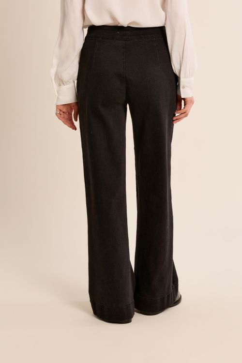 Pantalón vaquero acampanado
