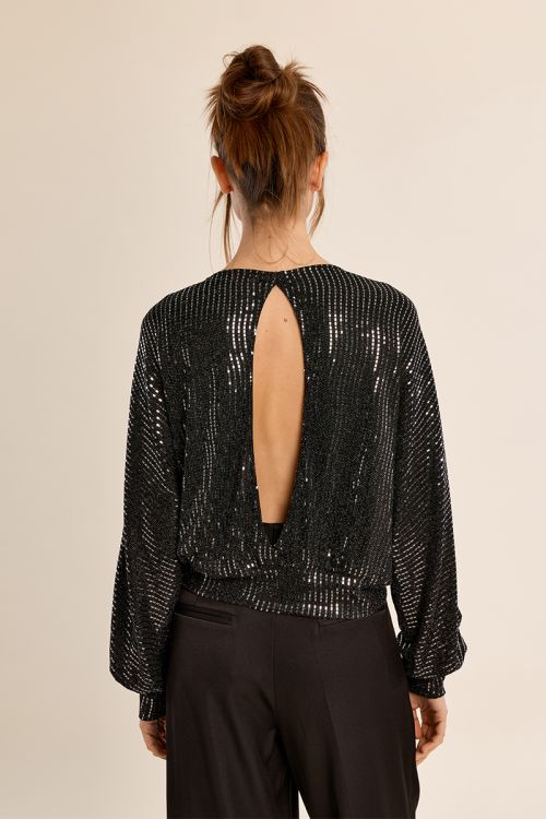 Top con estampado y abertura