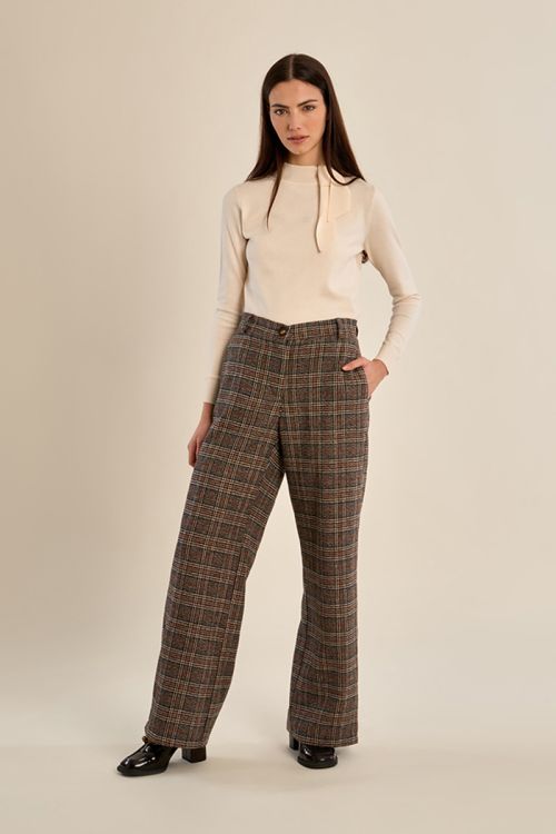 Pull en maille fine, détail nœud