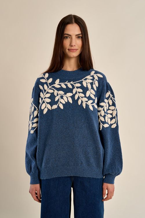 Pull col montant, broderies florales