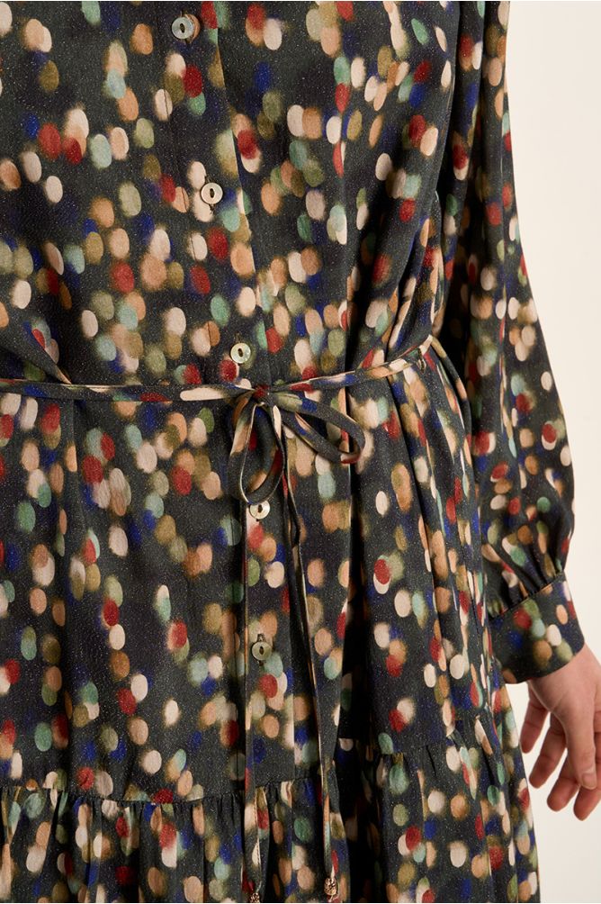 Robe courte à volant, nouée