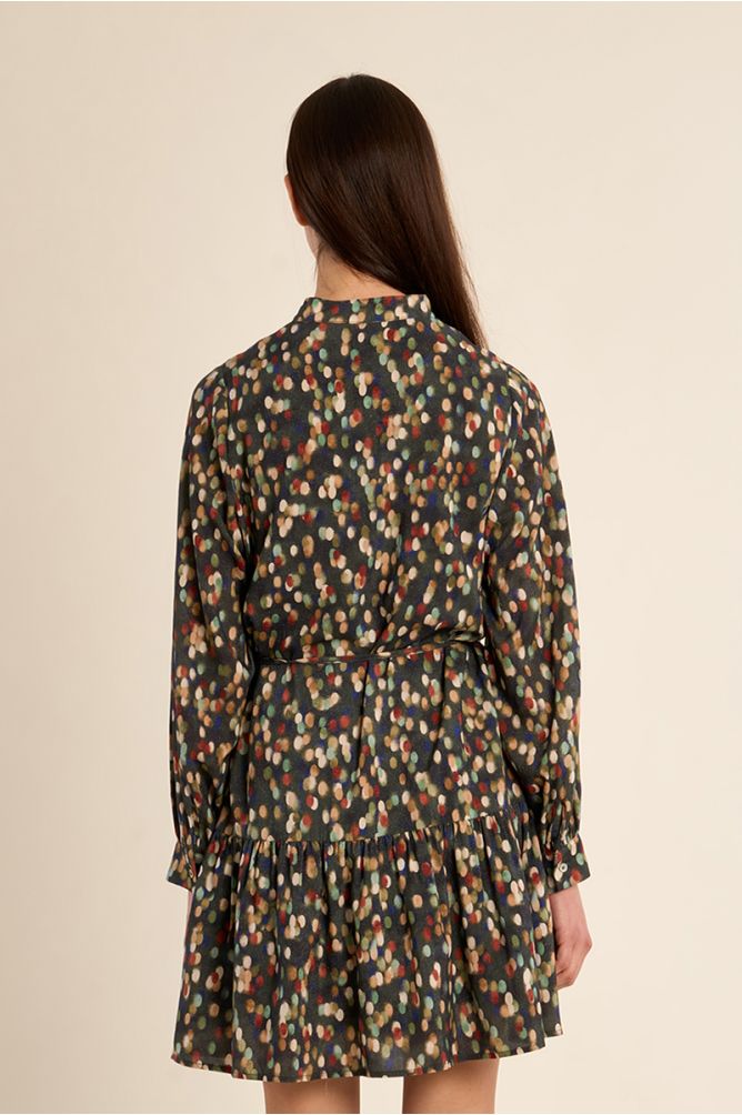 Robe courte à volant, nouée