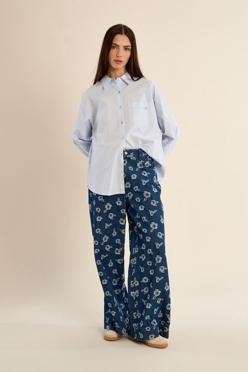 Chemise droite à trèfle brodé