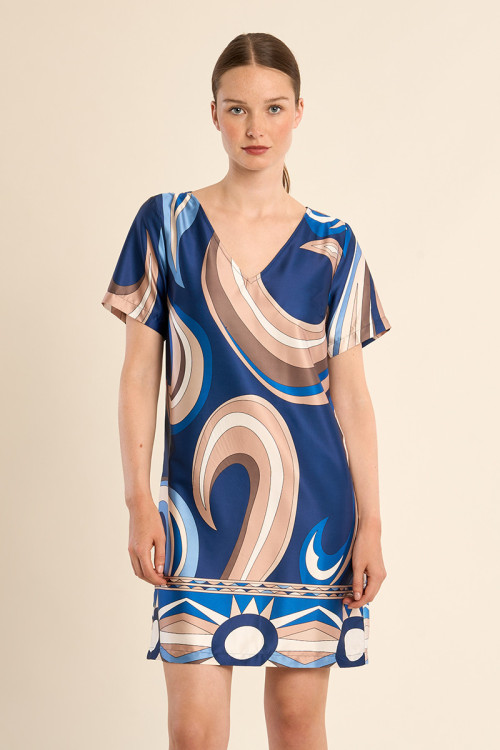 Vestido de manga corta, estampado fantasía.