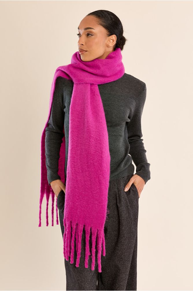 Plain scarf, fringed