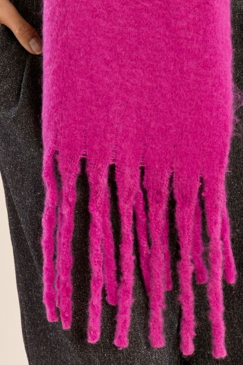 Plain scarf, fringed
