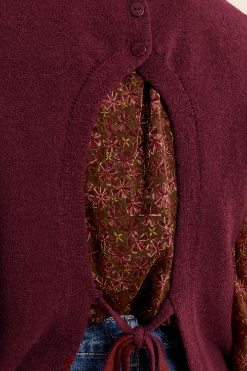 Sleeveless sweater, halter