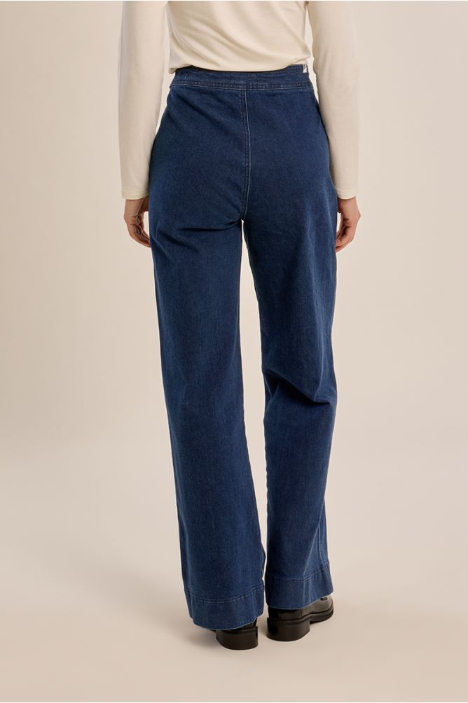 Denim évasé, détail boucle