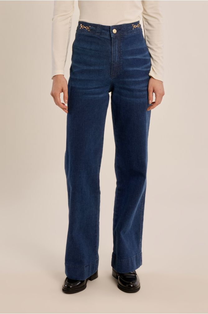 Flared denim, buckle detail