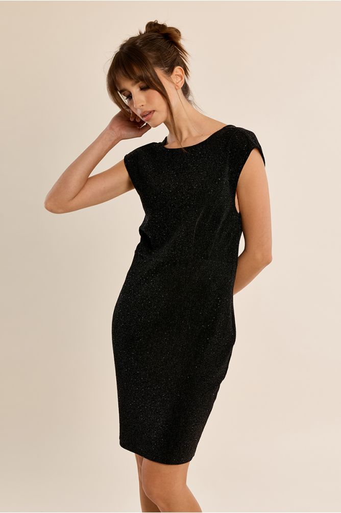 Vestido corto ajustado detalle hombreras