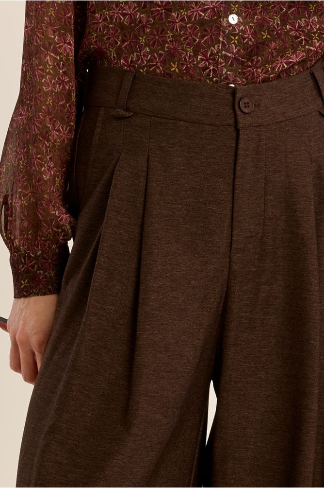 Pantalón largo perneras anchas