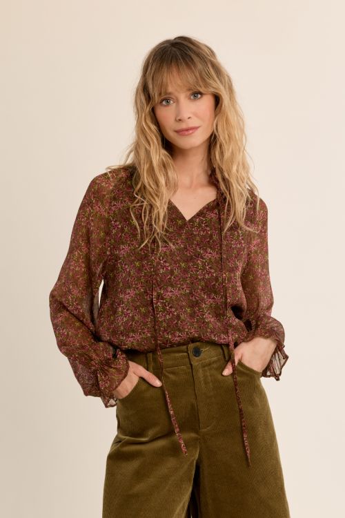 Blouse fleurie en semi-transparence