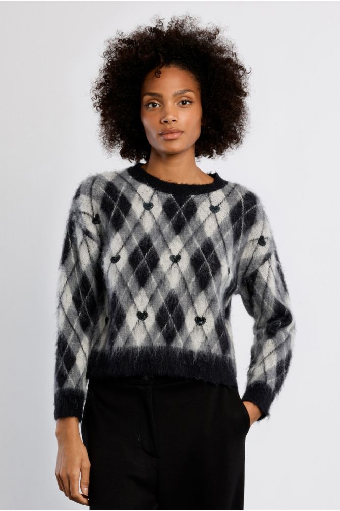 Pull à carreaux et cœurs, effet brossé