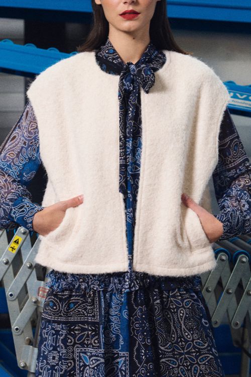 Veste sans manches oversize, en maille bouclette
