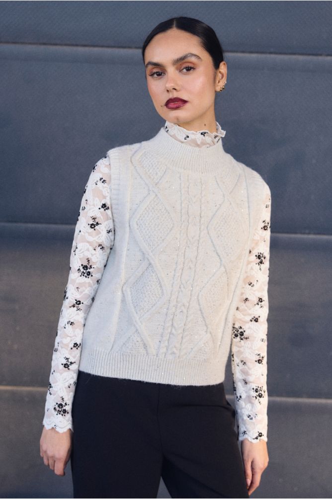 Sleeveless cable knit sweater
