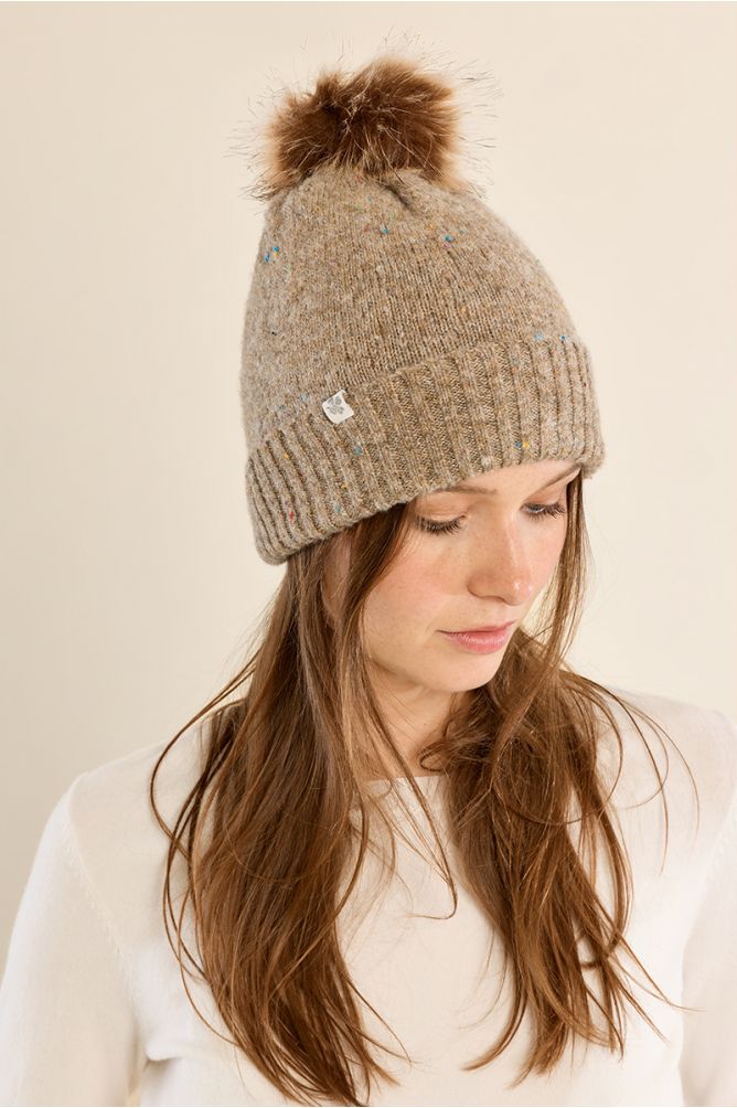 Sequined knit hat, with pompom