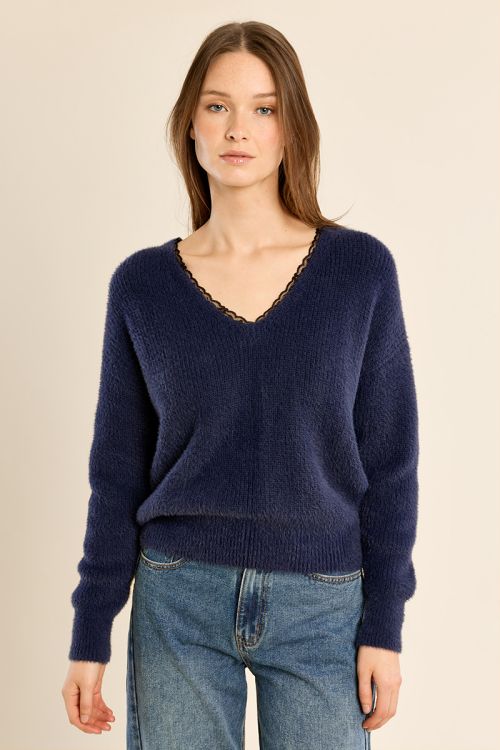 Pull en col V, à dentelle