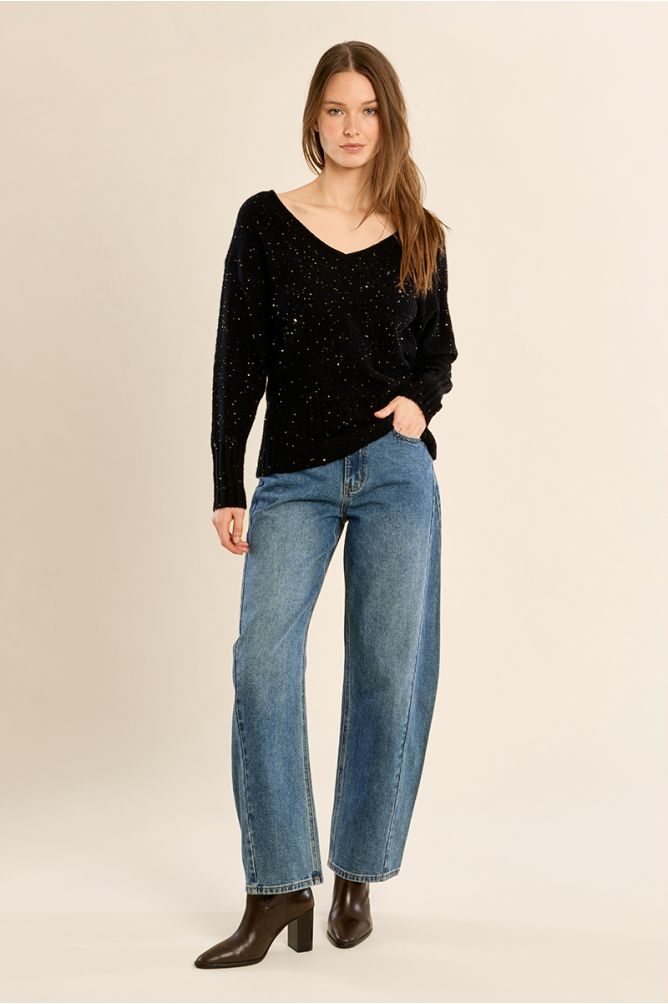 Thin sweater, embellished with sequins