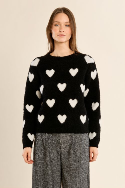 Straight sweater, heart pattern