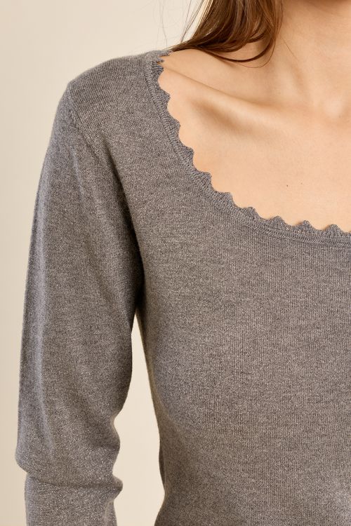 Fitted sweater, scalloped square neckline