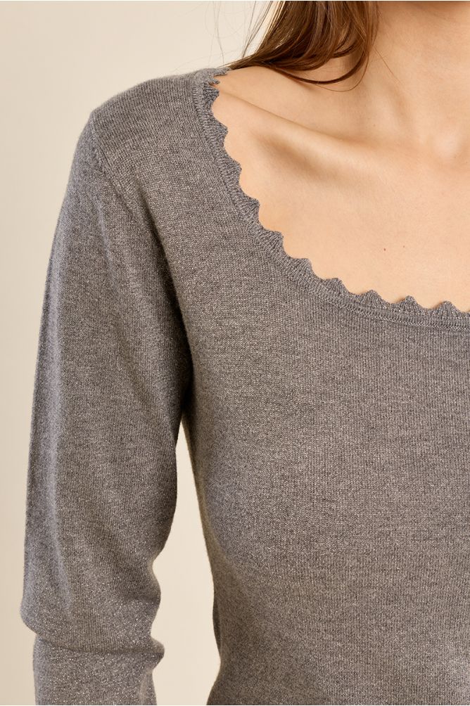Fitted sweater, scalloped square neckline