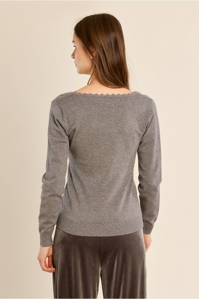 Pull ajusté, encolure carrée festonnée