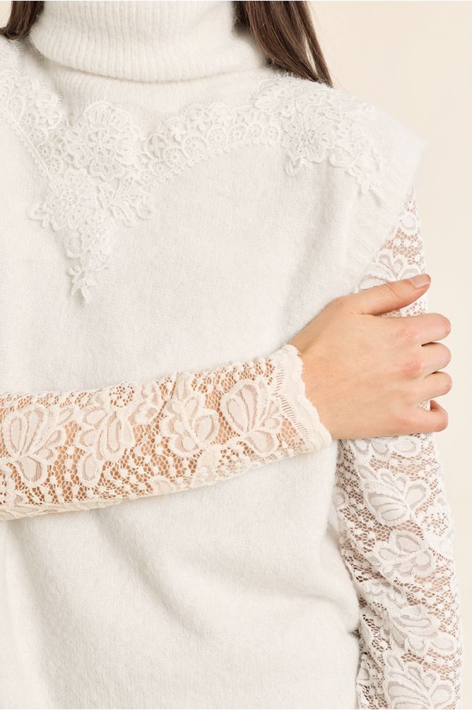 Pull sans manches, col roulé brodé