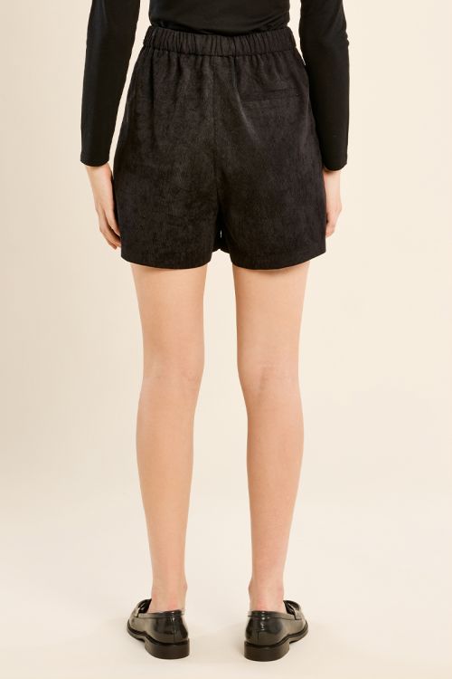 Short corto detalle pliegues