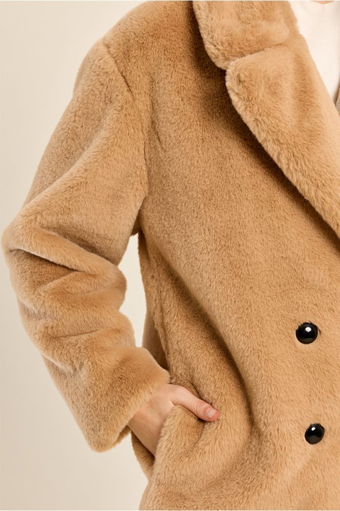 Manteau en fausse fourrure