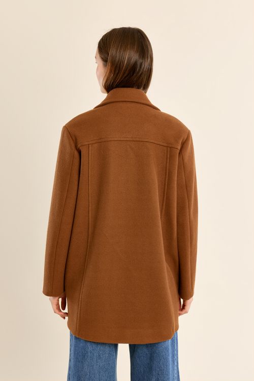 Manteau court boutonné