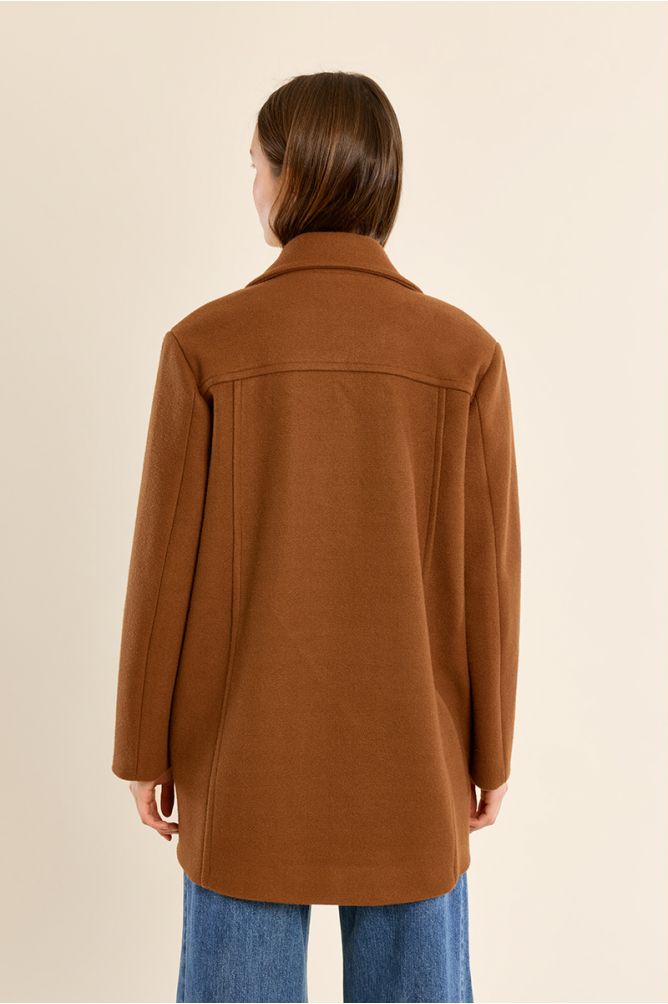 Manteau court boutonné