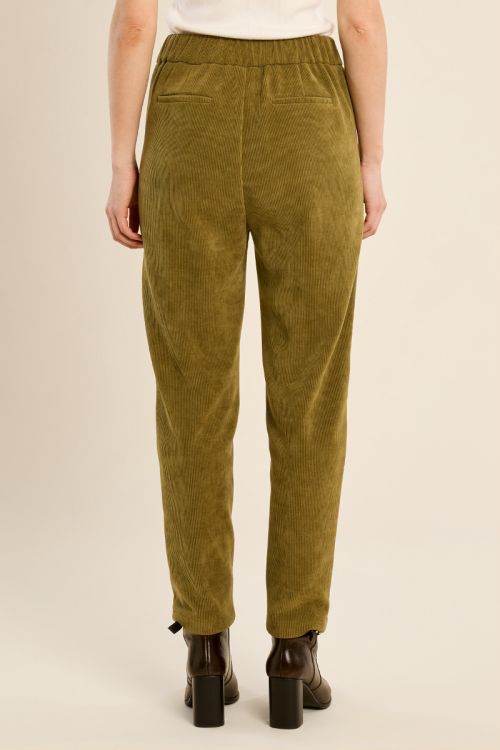 Carrot velvet trousers
