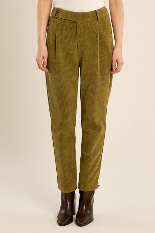 Carrot velvet trousers