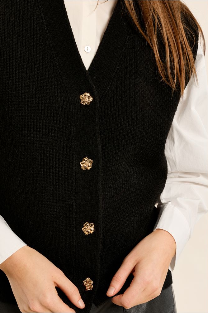 Knitted cardigan, sleeveless