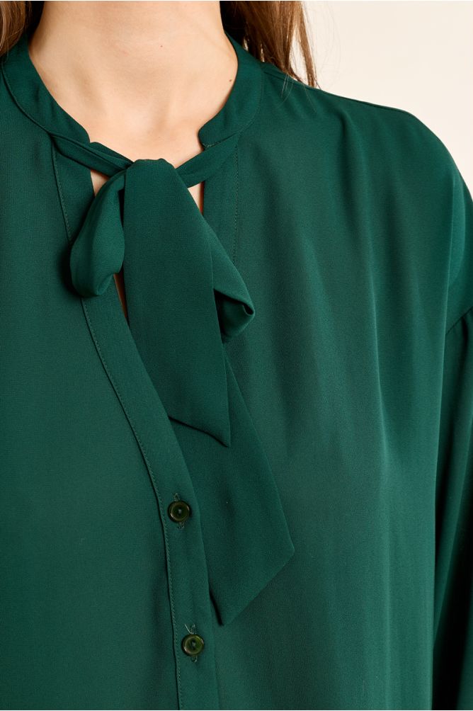 Fluid blouse with collar