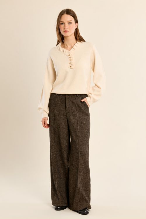 Knitted sweater with ruffled collar