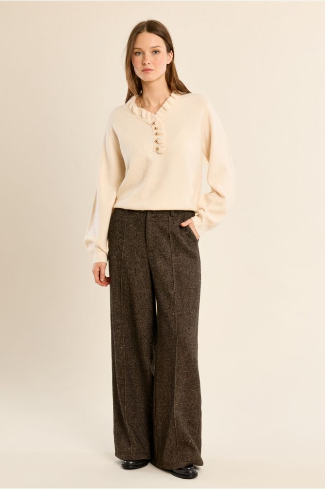 Knitted sweater with ruffled collar
