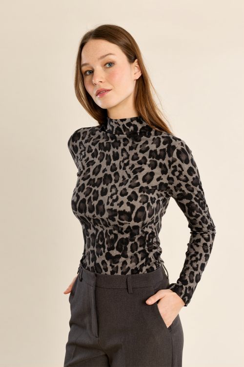 Leopard stand-up top
