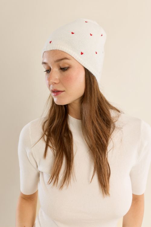 Bonnet en maille duveteuse, à cœurs