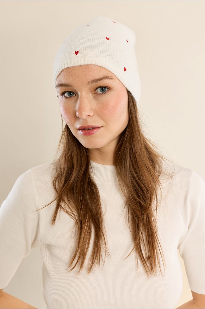 Bonnet en maille duveteuse, à cœurs