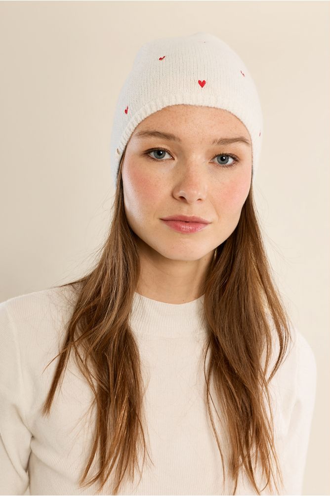 Bonnet en maille duveteuse, à cœurs