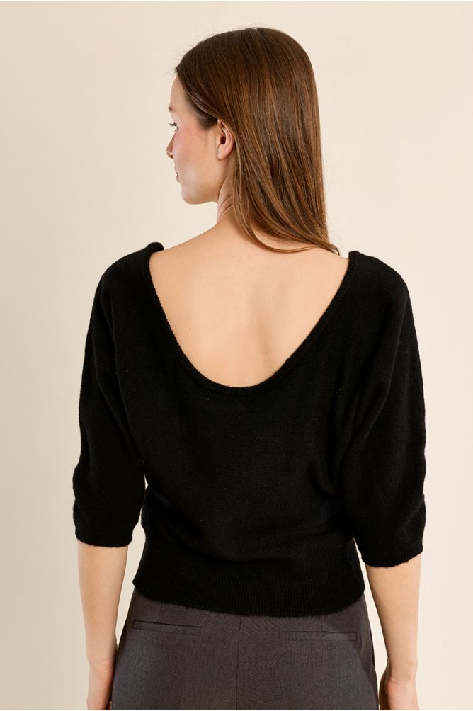 Pull aux manches trois quart, à dos nu
