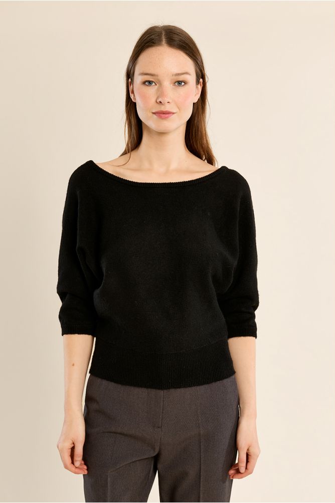 Sweater with three-quarter sleeves, open back