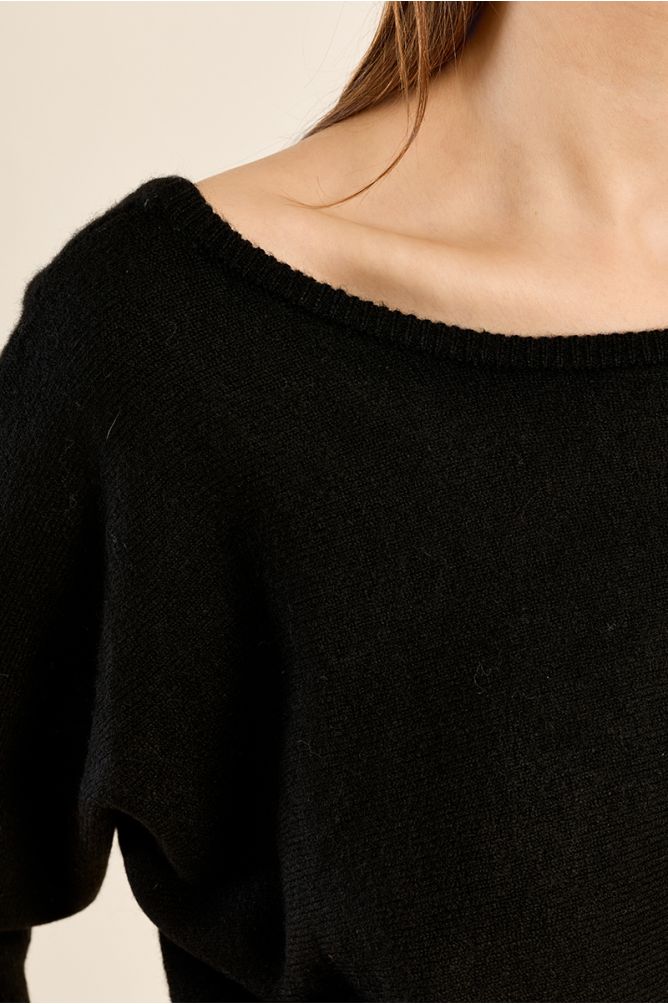 Pull aux manches trois quart, à dos nu