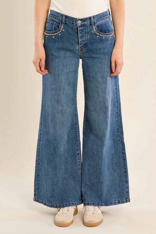 Denim large, détails clous