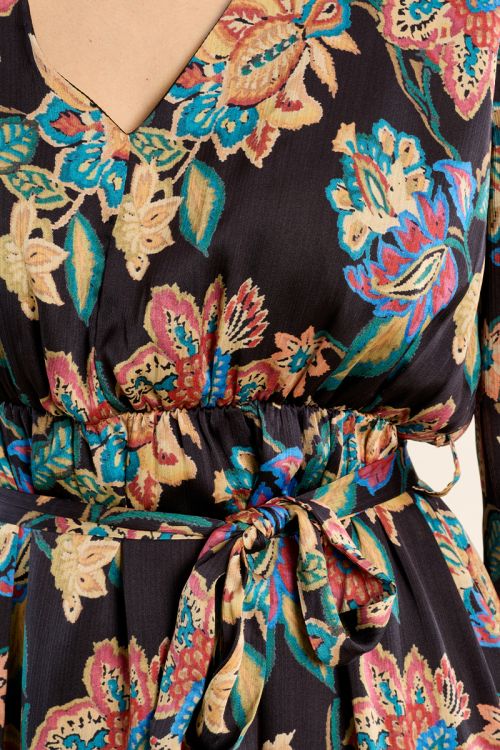 Long knotted dress, floral pattern
