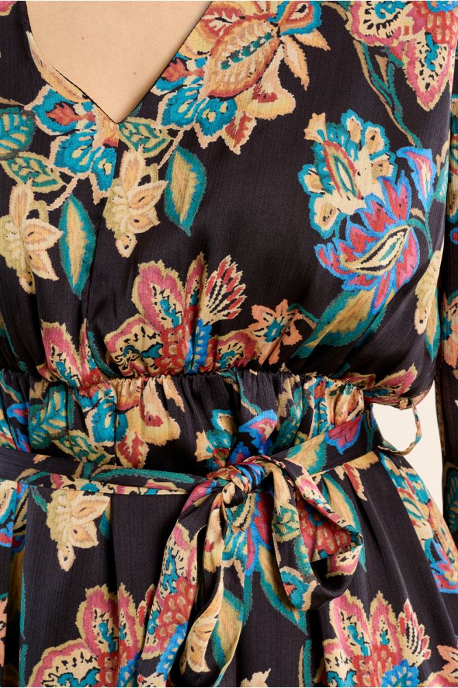 Long knotted dress, floral pattern