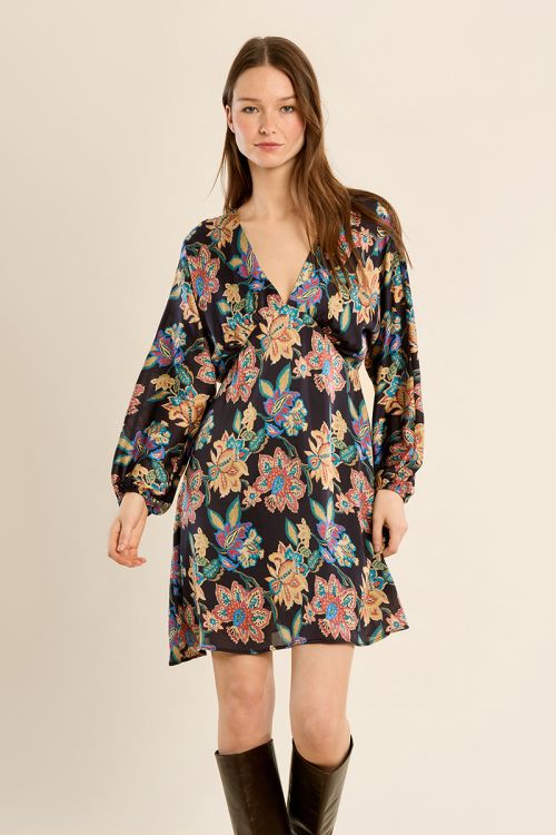 Vestido corto de manga larga con estampado